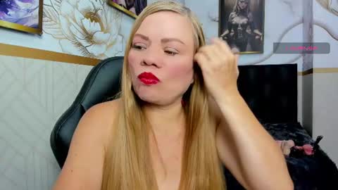 Snapshot of alicee_mature chatting on 06.26.26 alicee online show from 06.26.26