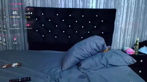 alicee_moonn online show from 12.16.25