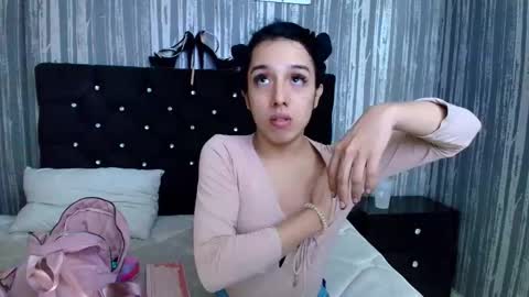 alicee_moonn online show from 12.20.25