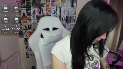 Snapshot of aliceeinwonderlanddd chatting on 02.04.26 Alice online show from 02.04.26