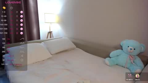 Snapshot of aliceevan chatting on 03.06.25 Daniella online show from 03.06.25