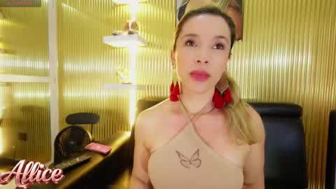 Snapshot of aliceglamour chatting on 02.14.26 Allice online show from 02.14.26