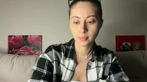 Snapshot of aliceinlustland chatting on 06.24.26 aliceinlustland online show from 06.24.26