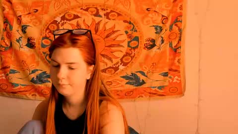 Snapshot of aliceinredsquare_ chatting on 06.14.26 Alice online show from 06.14.26