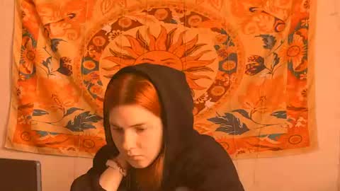 Snapshot of aliceinredsquare_ chatting on 06.19.26 Alice online show from 06.19.26