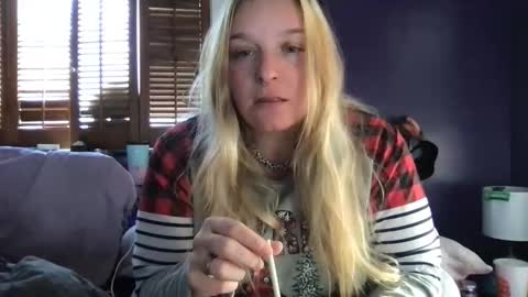 Snapshot of aliceinsmuttyland chatting on 12.16.25 Alice online show from 12.16.25