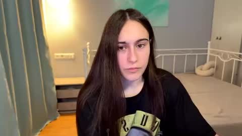 Snapshot of alicekollt chatting on 06.19.26 alicekollt online show from 06.19.26