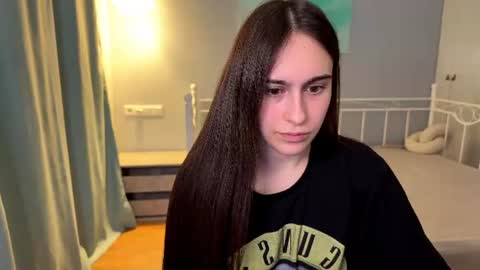 Snapshot of alicekollt chatting on 06.27.26 alicekollt online show from 06.27.26