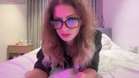 AlicePinkhead online show from 04.16.26