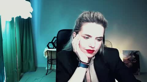 Snapshot of alicesmite chatting on 05.28.26 alicesmite online show from 05.28.26