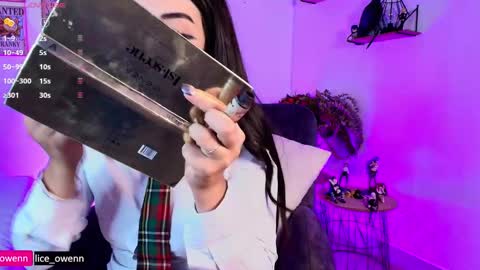 Snapshot of aliceusen chatting on 10.11.25 Alice online show from 10.11.25