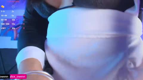 Snapshot of aliceusen chatting on 11.08.25 Alice online show from 11.08.25