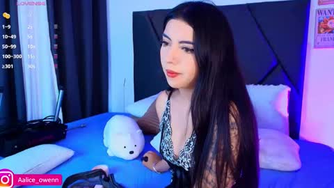 Snapshot of aliceusen chatting on 11.12.25 Alice online show from 11.12.25