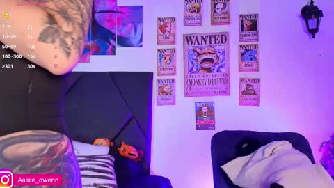 Snapshot of aliceusen chatting on 11.23.25 Alice online show from 11.23.25