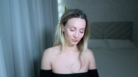 Snapshot of alicewonders_ chatting on 12.19.24 Alice online show from 12.19.24