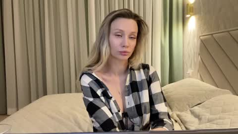 Snapshot of alicewonders_ chatting on 01.18.25 Alice online show from 01.18.25