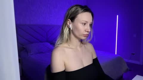 Snapshot of alicewonders_ chatting on 02.13.25 Alice online show from 02.13.25