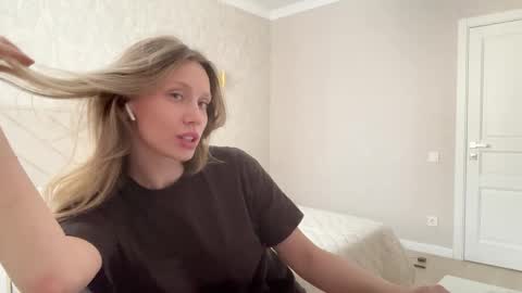 Snapshot of alicewonders_ chatting on 02.17.25 Alice online show from 02.17.25