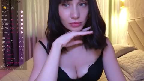 Snapshot of alicewonders_ chatting on 10.27.25 Alice online show from 10.27.25