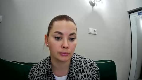 Snapshot of alicexfresh chatting on 11.21.25 AlicexFresh online show from 11.21.25