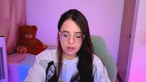 Snapshot of alicia_hotxx chatting on 04.27.26 alison online show from 04.27.26