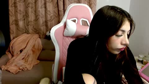 Snapshot of alicia_key_ chatting on 12.16.24 ALICIA online show from 12.16.24