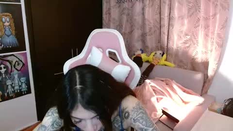 Snapshot of alicia_key_ chatting on 09.30.25 ALICIA online show from 09.30.25