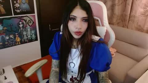 Snapshot of alicia_key_ chatting on 10.12.25 ALICIA online show from 10.12.25