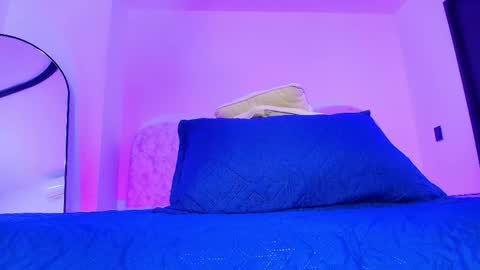 Alicia Kyse  online show from 11.20.25