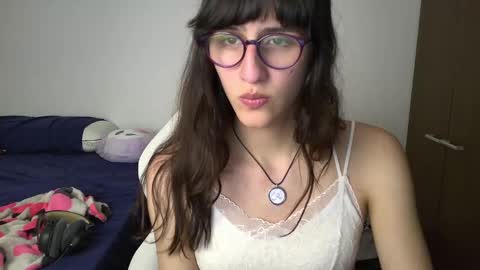 Snapshot of alicia_love29 chatting on 01.04.25 Alice online show from 01.04.25