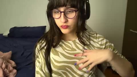 Snapshot of alicia_love29 chatting on 01.06.25 Alice online show from 01.06.25