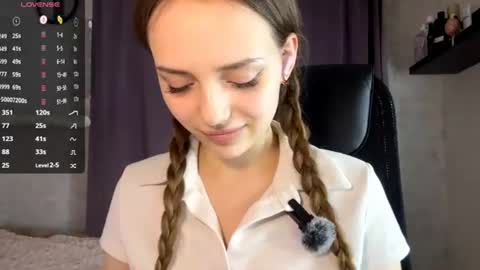 Snapshot of aliciacampbellia chatting on 06.13.26 Alice online show from 06.13.26