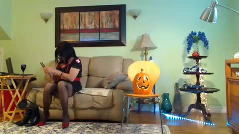Snapshot of aliciadehart181 chatting on 10.12.25 Alicia deHart  Help me reach 1000 Followers. Its FREE online show from 10.12.25