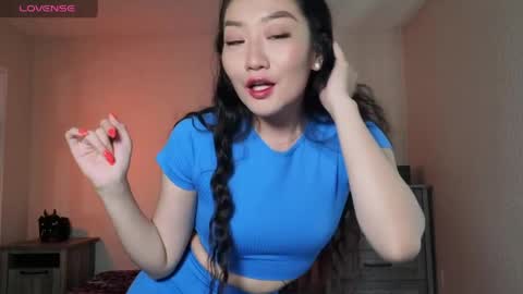Snapshot of aliciahebixxx chatting on 04.19.26 Alicia Hebi online show from 04.19.26