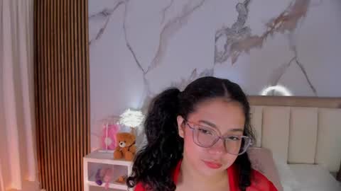 Snapshot of alicialevy chatting on 07.01.26 LUNA online show from 07.01.26
