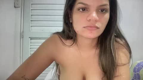 Snapshot of alicie_shy1 chatting on 09.11.25 alicie online show from 09.11.25