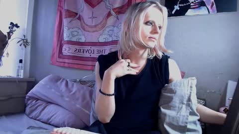 Alien Bella online show from 02.28.26