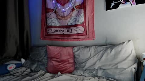 Alien Bella online show from 04.27.26