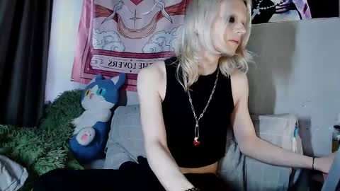 Snapshot of alien_bella chatting on 05.22.26 Alien Bella online show from 05.22.26