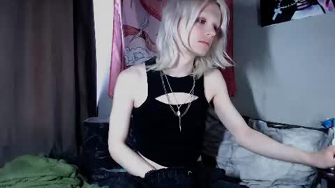 Snapshot of alien_bella chatting on 07.22.26 Alien Bella online show from 07.22.26