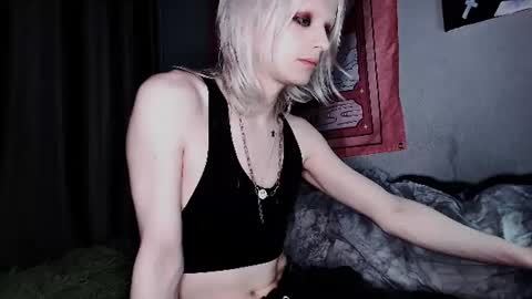 Snapshot of alien_bella chatting on 07.25.26 Alien Bella online show from 07.25.26