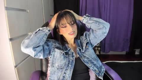 Snapshot of alien_universe chatting on 02.19.25 Aiko Independent Model online show from 02.19.25