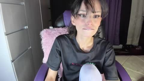 Snapshot of alien_universe chatting on 02.21.25 Aiko Independent Model online show from 02.21.25