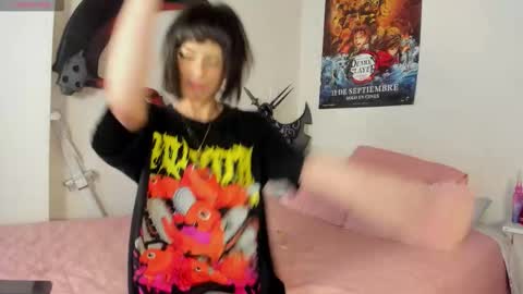 Snapshot of alien_universe chatting on 10.25.25 Aiko Independent Model online show from 10.25.25