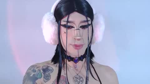 Snapshot of alienexxx chatting on 05.27.26 online show from 05.27.26