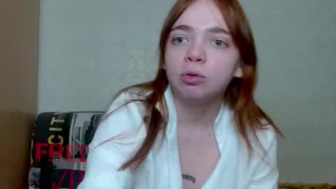 Snapshot of aliiice_stone chatting on 10.01.25 Alice online show from 10.01.25