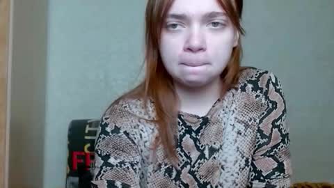 Snapshot of aliiice_stone chatting on 10.08.25 Alice online show from 10.08.25