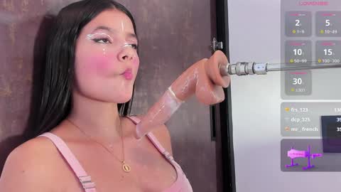 Snapshot of alina_cute18 chatting on 01.21.25 alina online show from 01.21.25