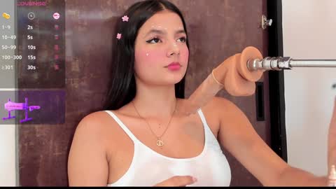 Snapshot of alina_cute18 chatting on 02.02.25 alina online show from 02.02.25