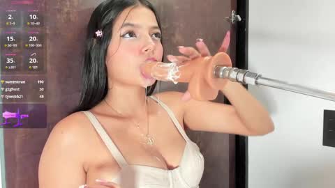 Snapshot of alina_cute18 chatting on 03.06.25 alina online show from 03.06.25